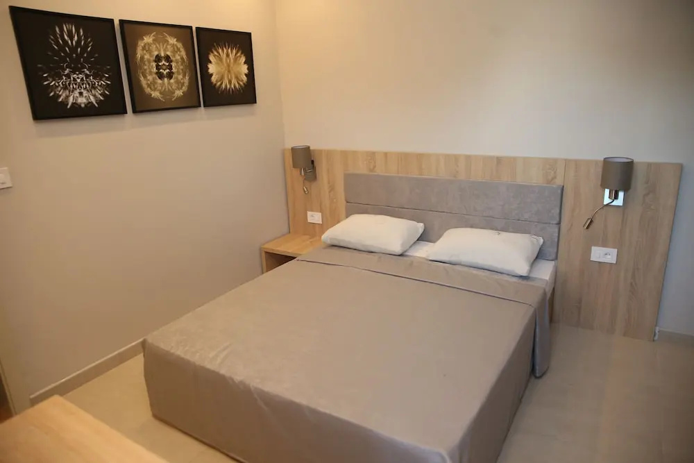 Gold Crown Apartments