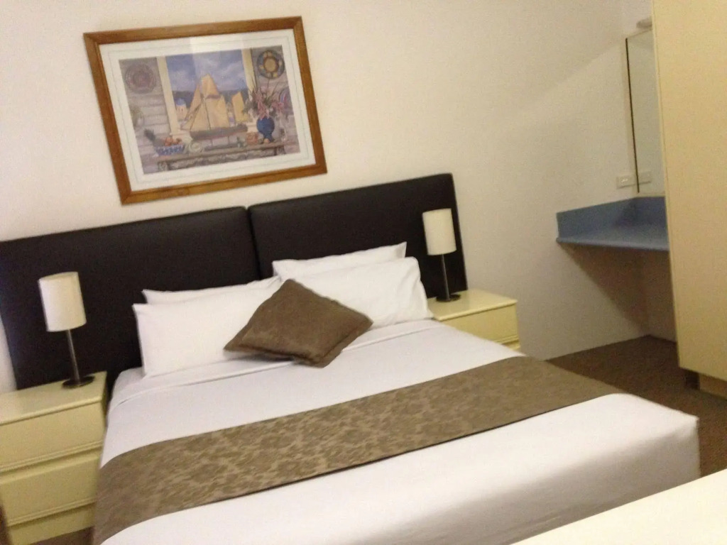 Toowong Inn & Suites