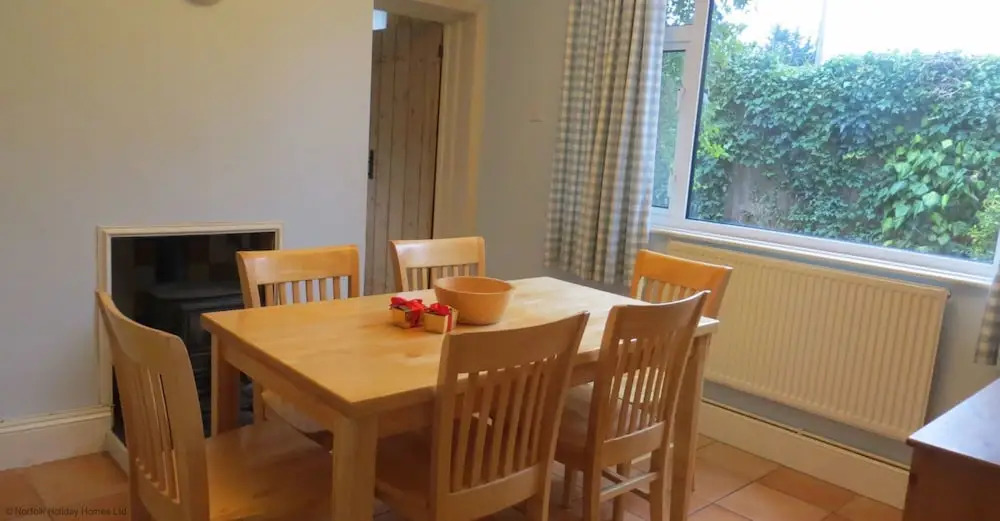 The Shields- Large Family House Close to Beach