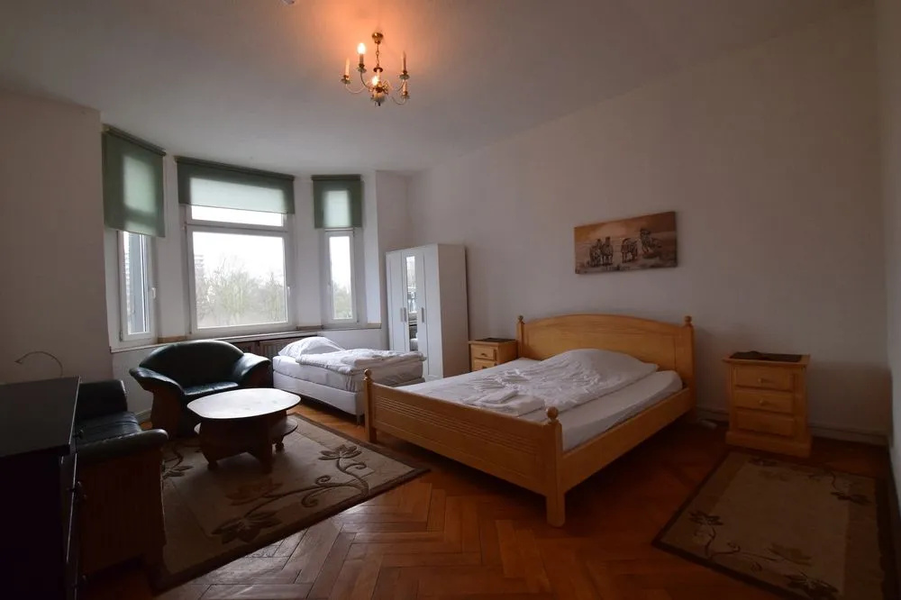 Tolstov-Hotels Large 3 1/2 Room Apartment