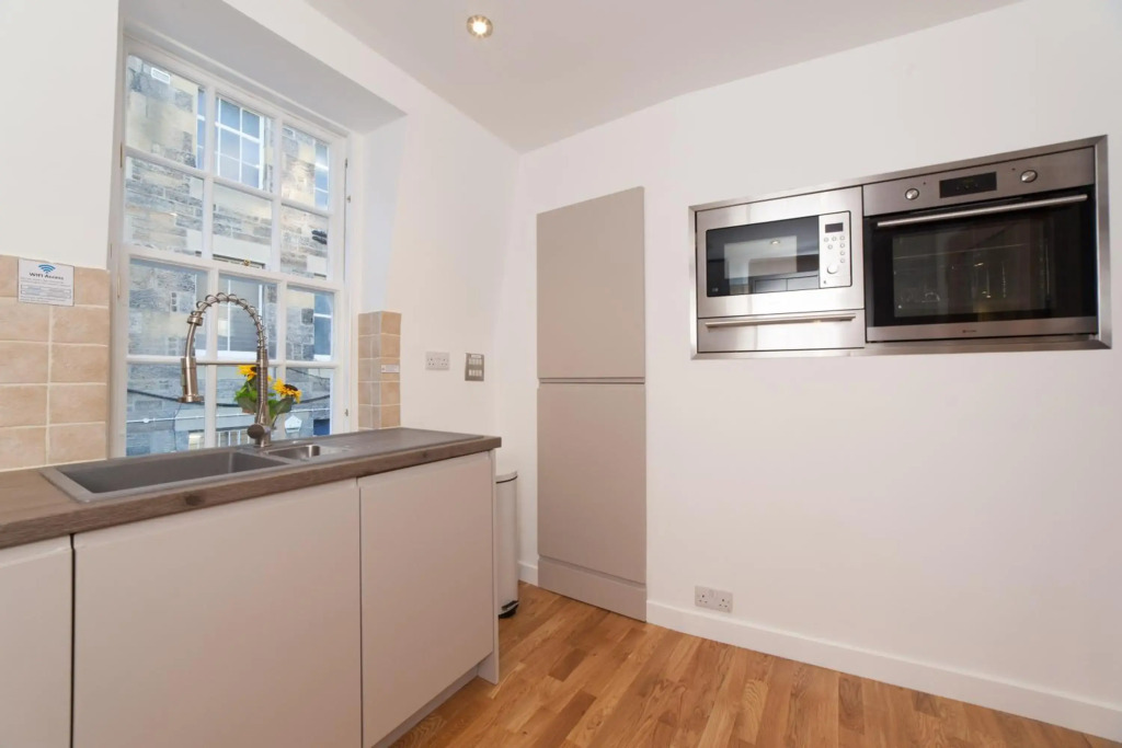 Queensferry Street Lane - Fantastic 2 BR City Centre Mews House with free secure parking!