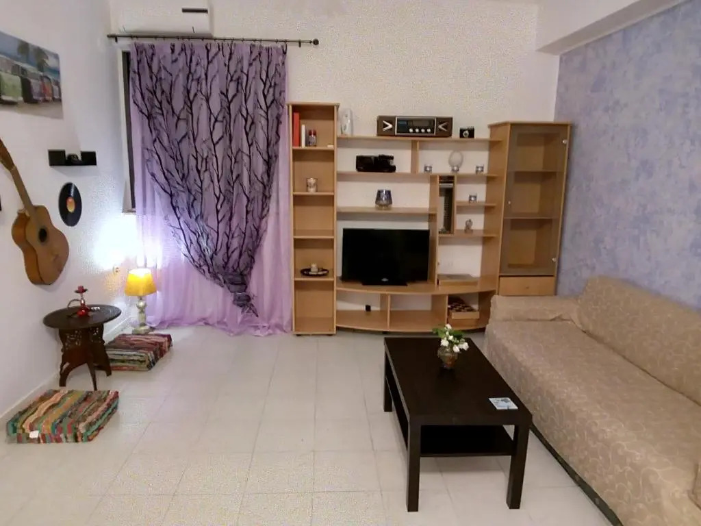 Small apartment 10 min (walk) from Piraeus port