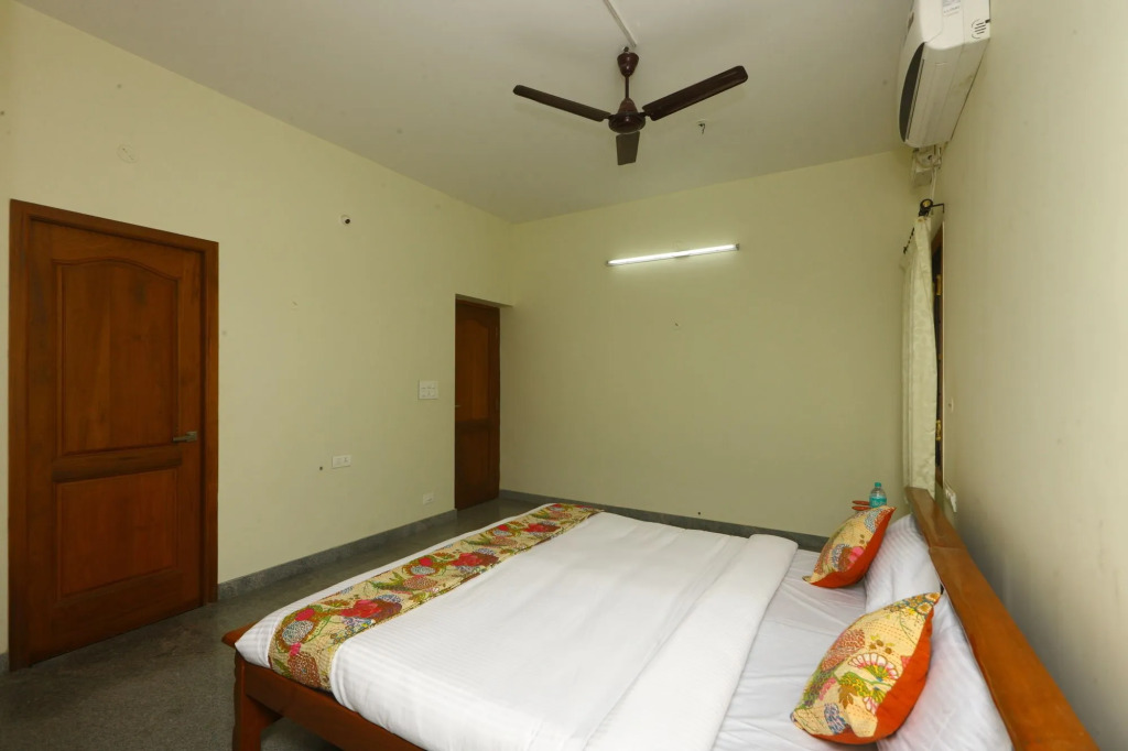 Froniter Pondy Railway Station by OYO Rooms