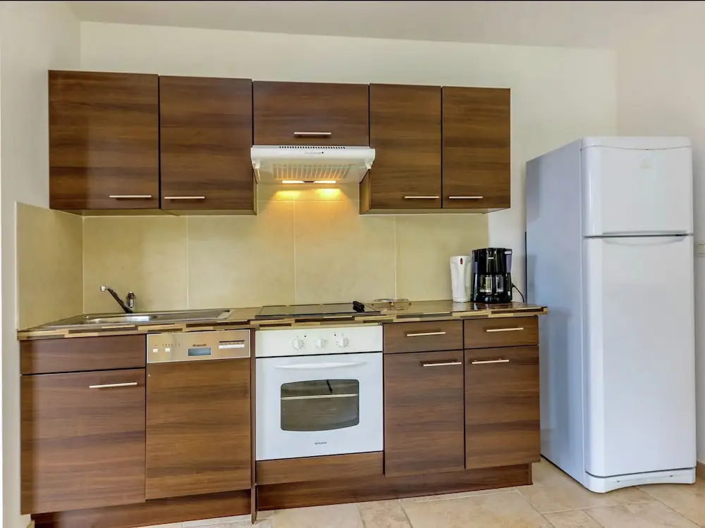Luxury apartment for four people near golf course in the heart of Provence