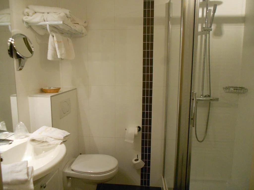 Hotels Aux Roches Fleuries