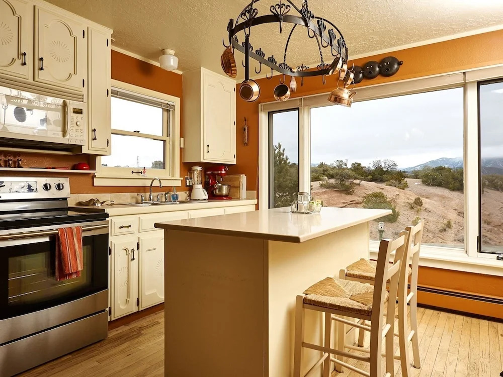 Piñon Vista - 360° Majestic Views, Just Blocks From the Plaza