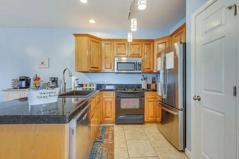 Water View Dauphin Island Condo w/ Boat Slips