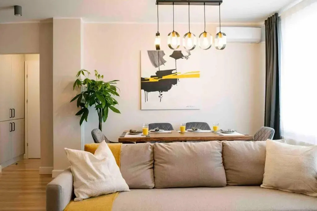Bright 2BR Flat - Top Location - Green Views