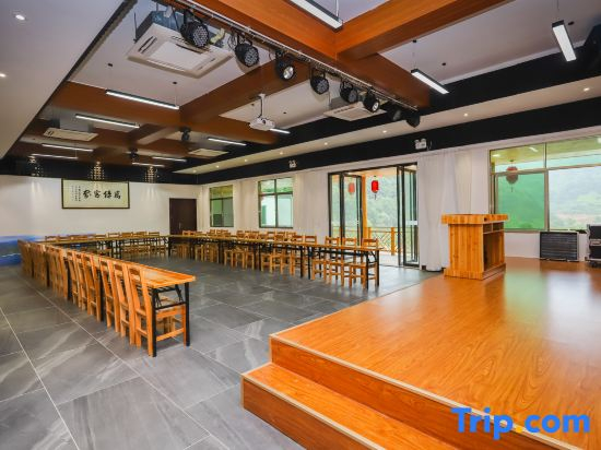 Wanlv Hakka Inn