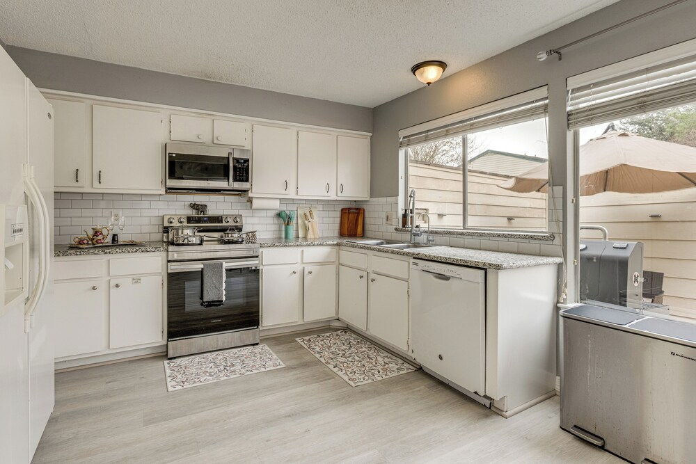 Quick Hwy Access: Family Retreat in Houston