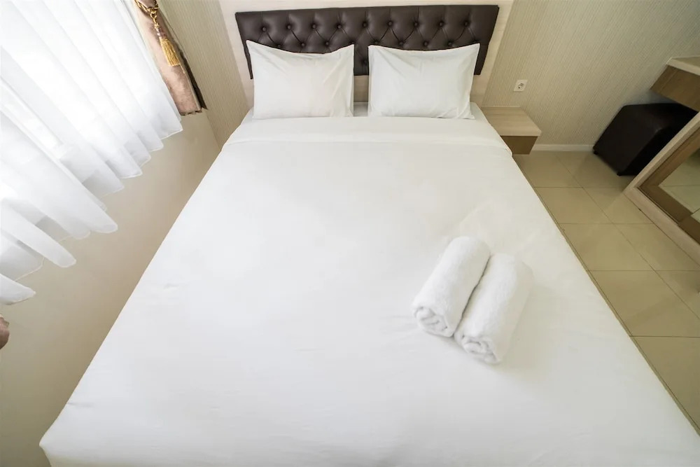 Serene & Cozy Apartment at Parahyangan Residences