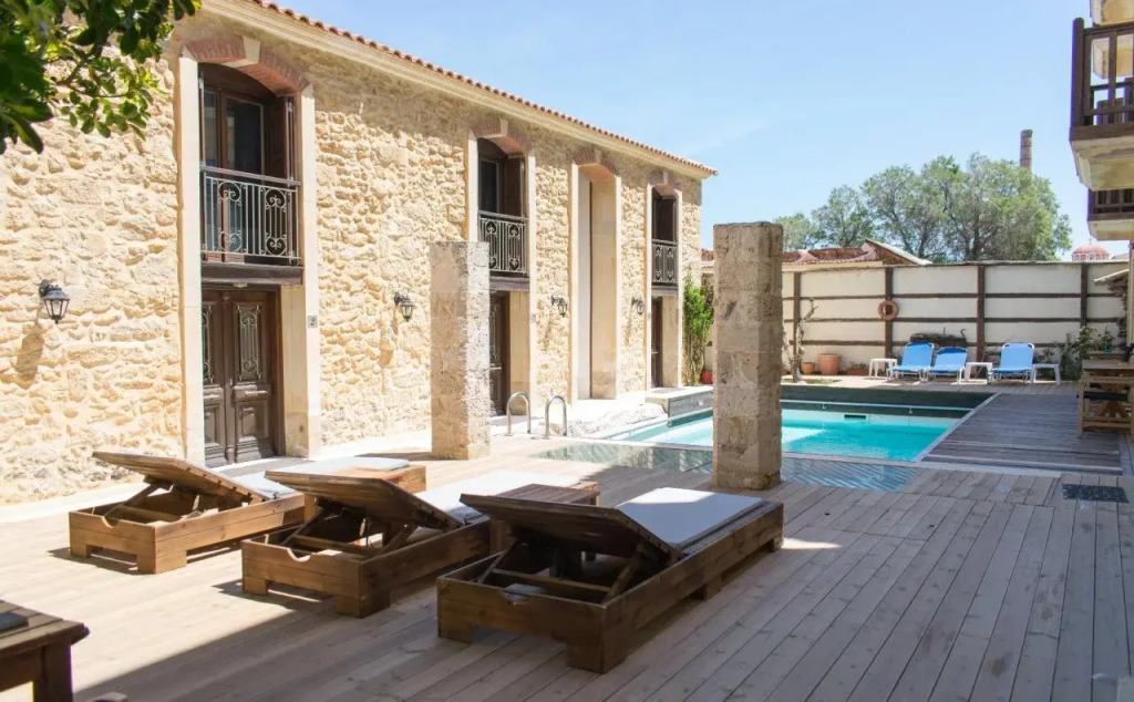 Volakas Beachfront Suites