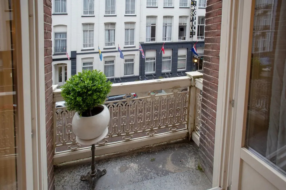 Design Apartment With Balcony