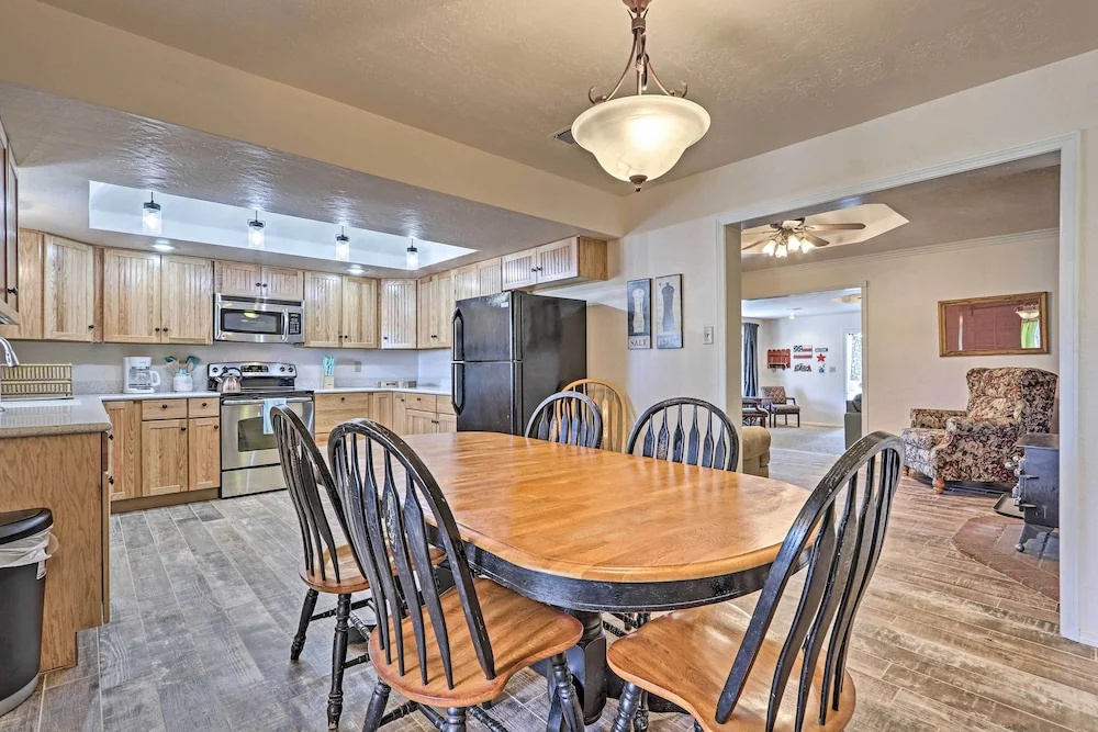 'the Eagar House' White Mountains Gem w/ Views!