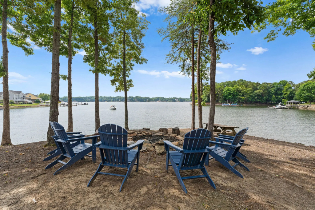 Private Dock, Pool + Hottub, Game Room, Firepit Paradise Pointe by Avantstay