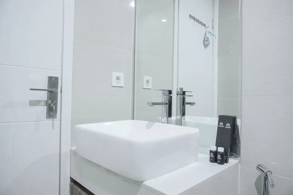 Nice And New 1Br With Office Room At Daan Mogot City Apartment