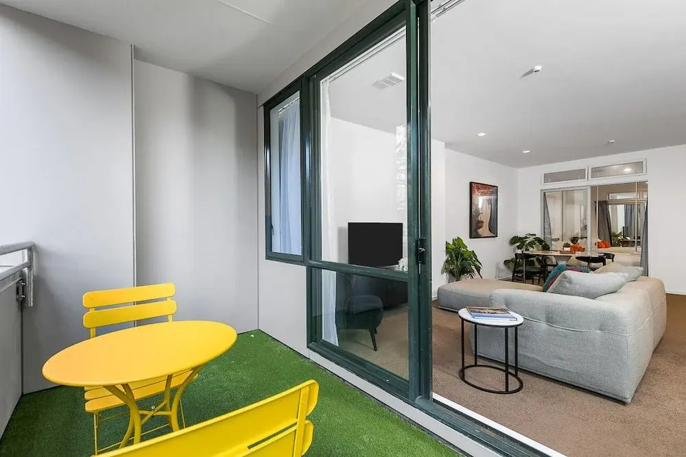 Zodiak Central 2 BR Apt Free Parking Gym