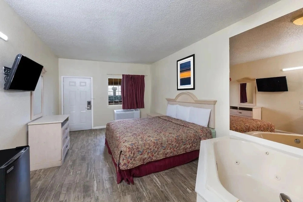 Garland Inn & Suites near Dallas TX