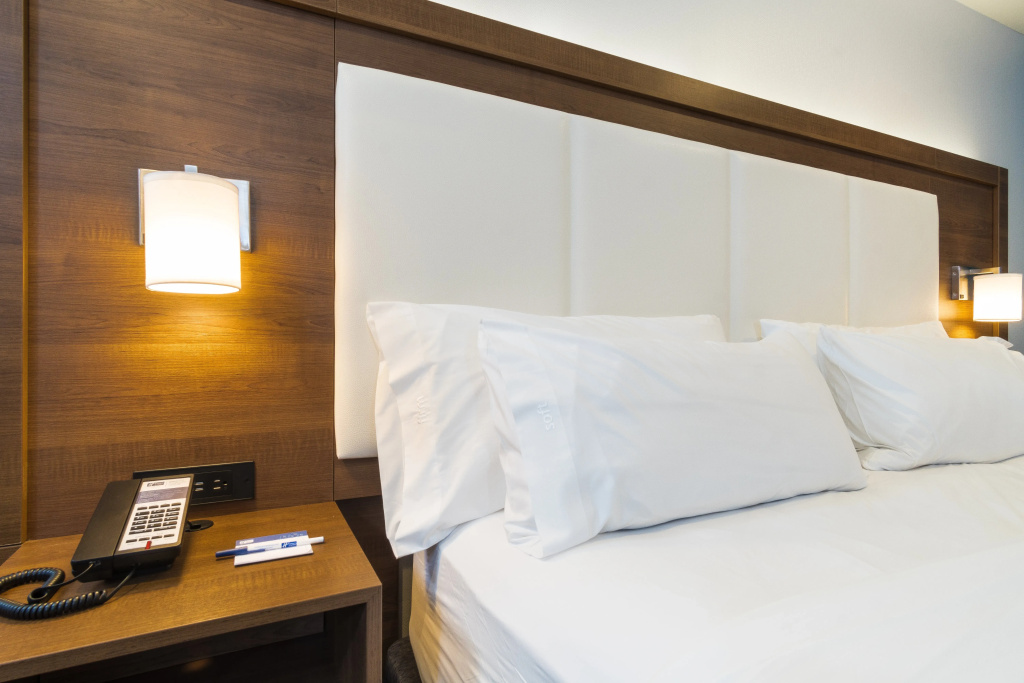 Holiday Inn Express Hollywood Walk of Fame by IHG