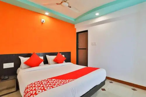 Oyo 24921 Hotel Shree