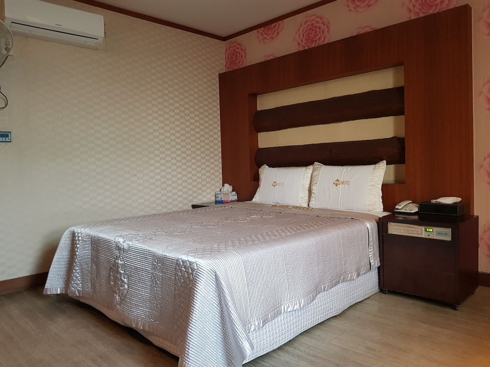 Biztel Ace Motel