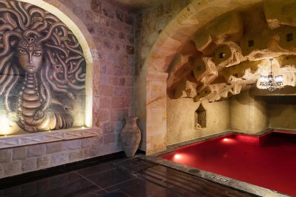 Cappa Via Cave Hotel
