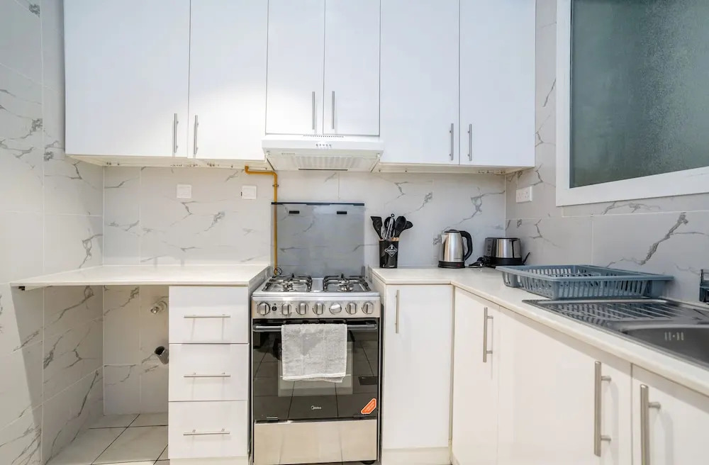 Tanin - Modern Spacious 1BR Apartment With 2 Balconies