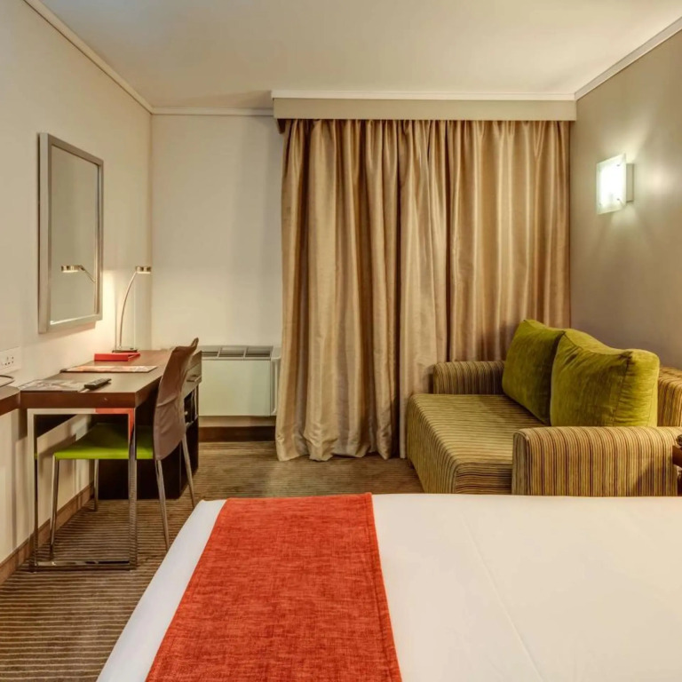 StayEasy Eastgate