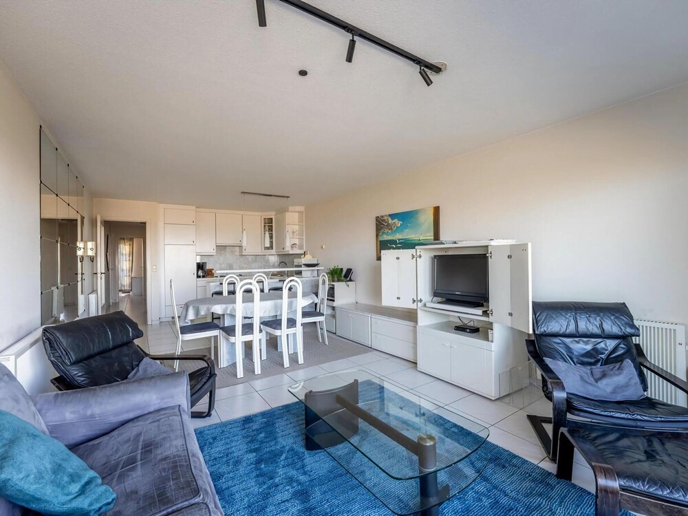 Apartment With Balcony and sea Views