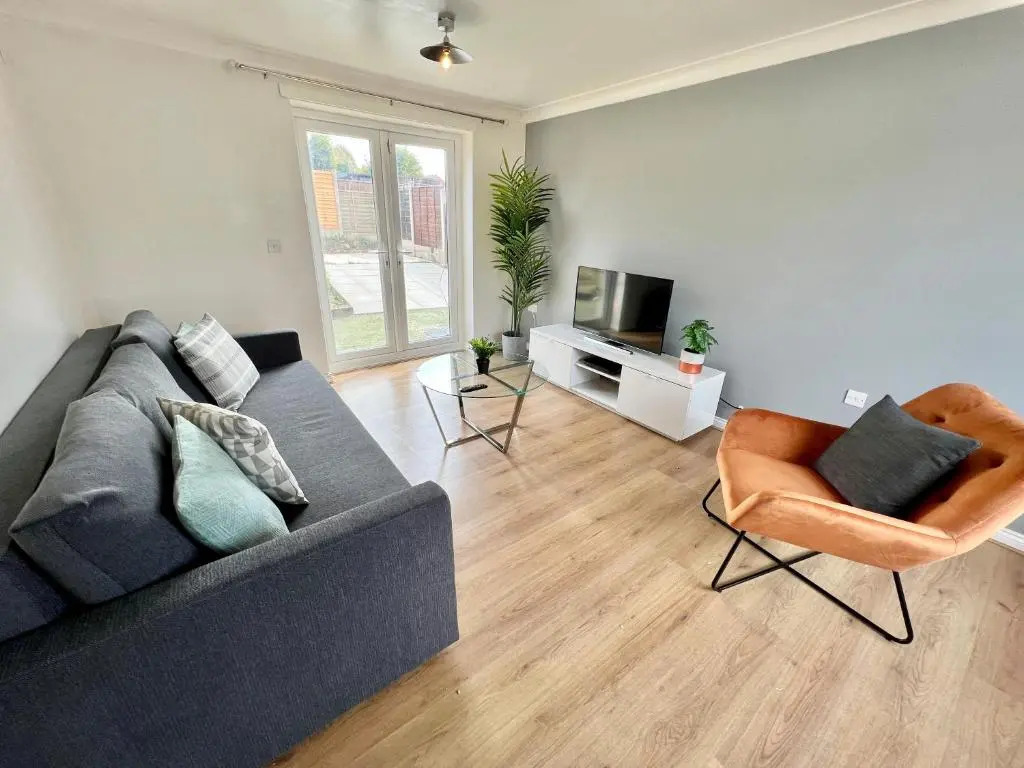 Spacious 3-Bedroom house with 5 beds and sofa-bed