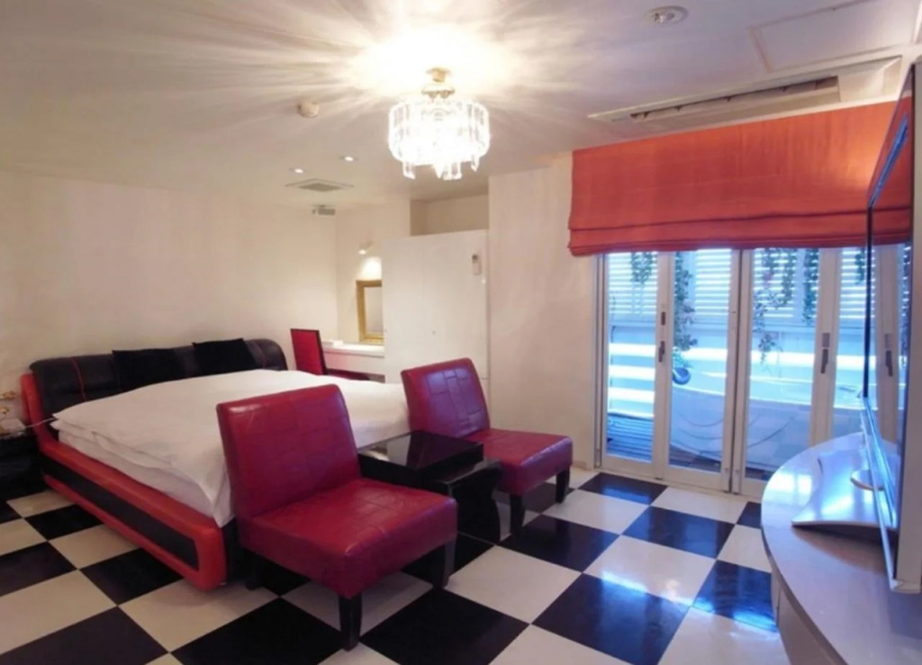 V Hotel - Adults Only