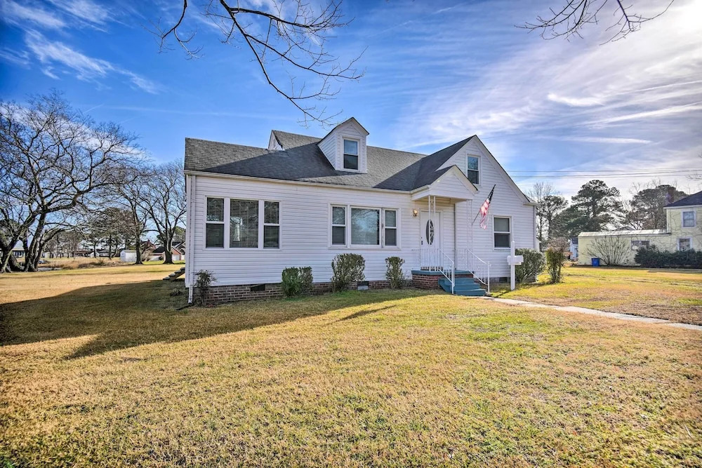 Portsmouth Waterfront Vacation Rental w/ Deck