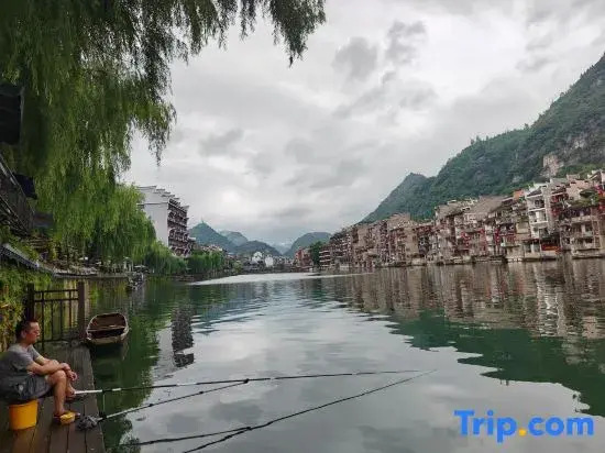 Zhenyuan Mo Shangyin Homestay (Zhenyuan Ancient Town Zhusheng Bridge)