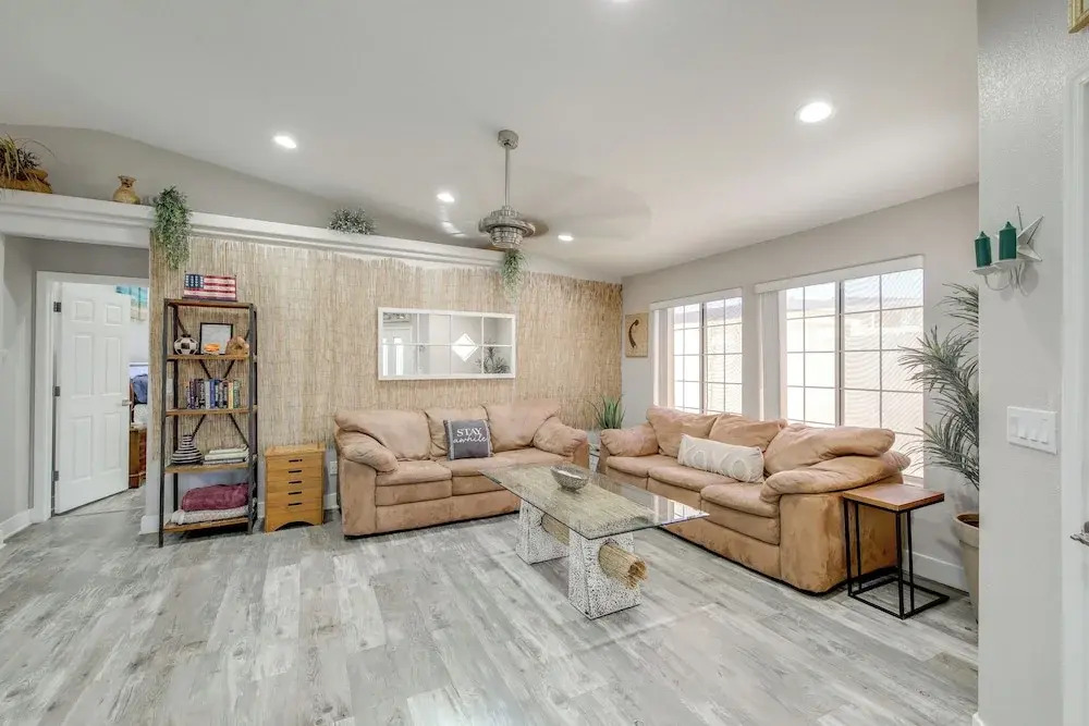 4 Mi to Lake Havasu: Home w/ Views, Pool & Spa