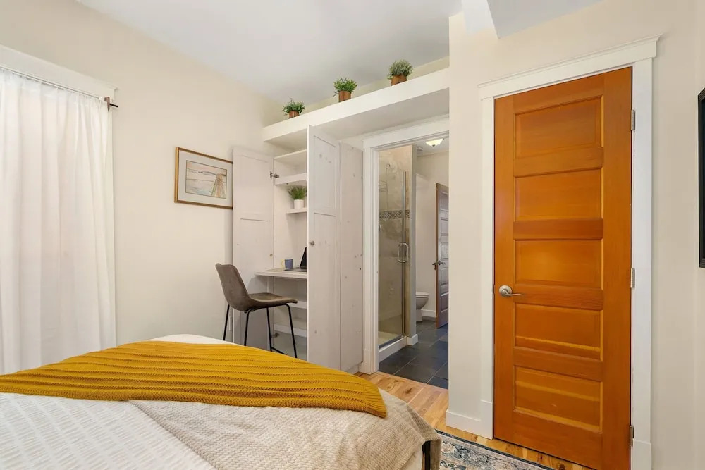 Chic Luxury Retreat in Old Town Walk Everywhere!