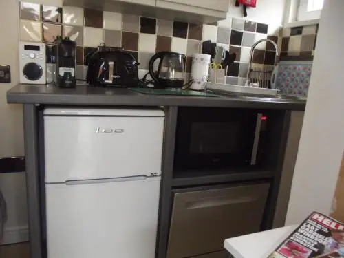 Auntie Betts - Cosy Double Bedded Ensuite Room with Mini Kitchen