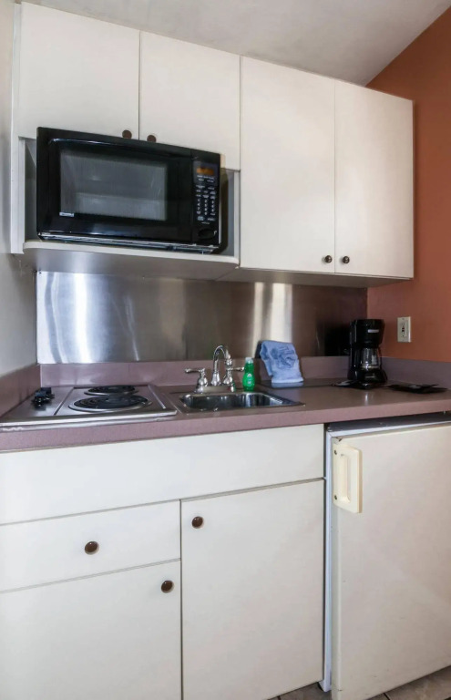 OYO Waterfront Hotel- Cape Coral Fort Myers, FL