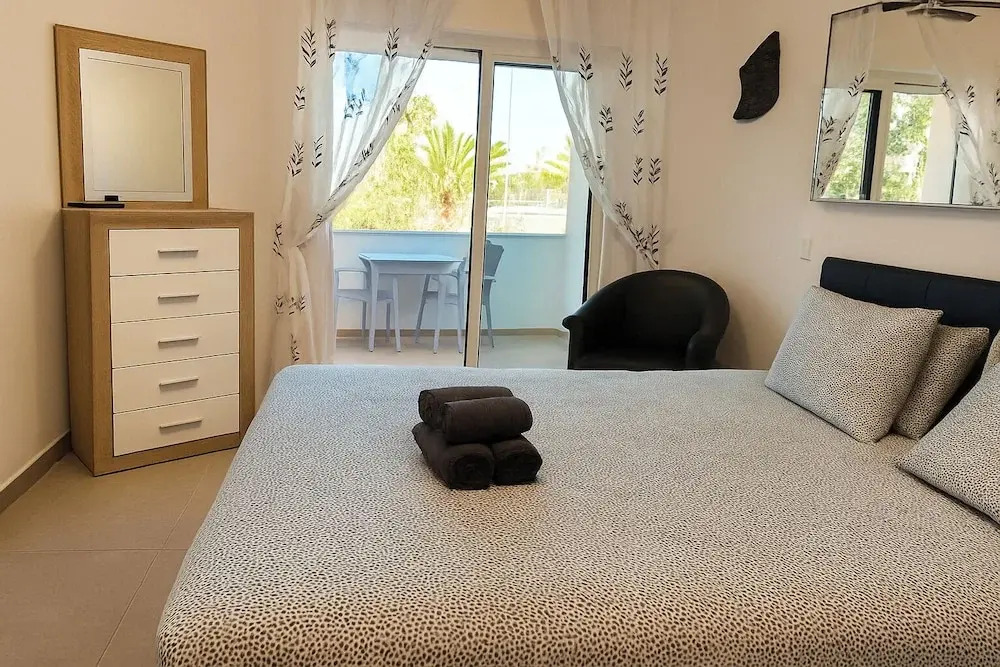 Lagos Marina View apt on Main Avenue Near Beaches