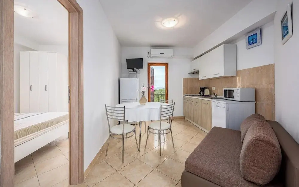2-bedroom Apartment in Drenje