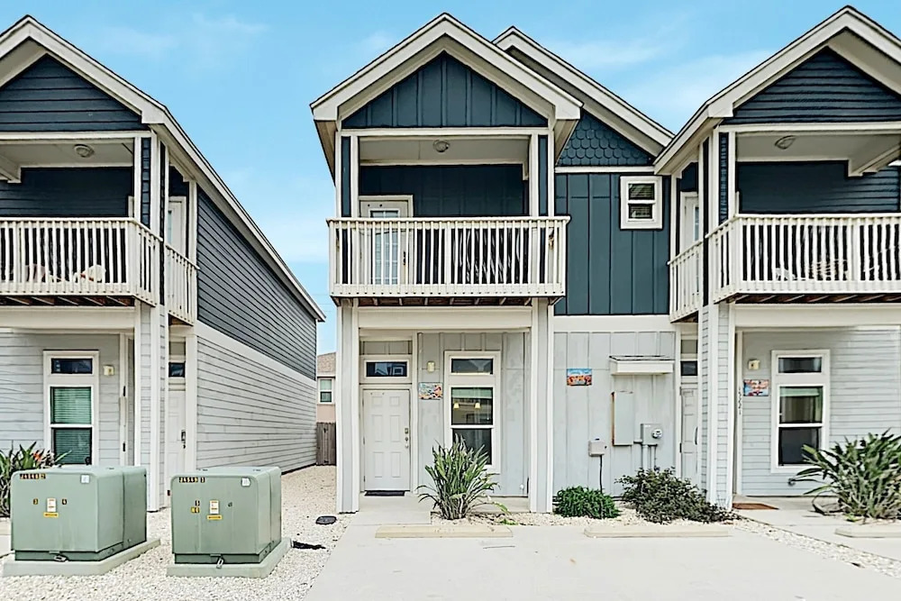 New Listing! Sunny Beach W/ Pool & Hot Tub 4 Bedroom Townhouse