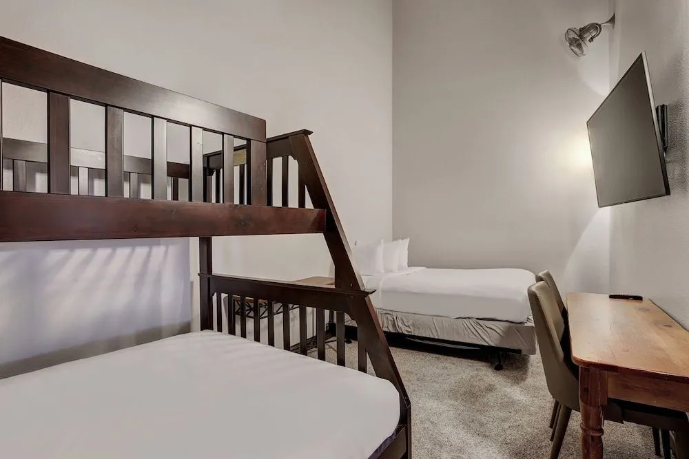 River Mnt Lodge W312 - 4 Br Condo