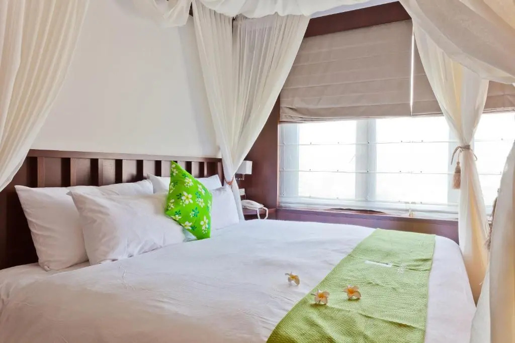 The Loft Seaside Suites