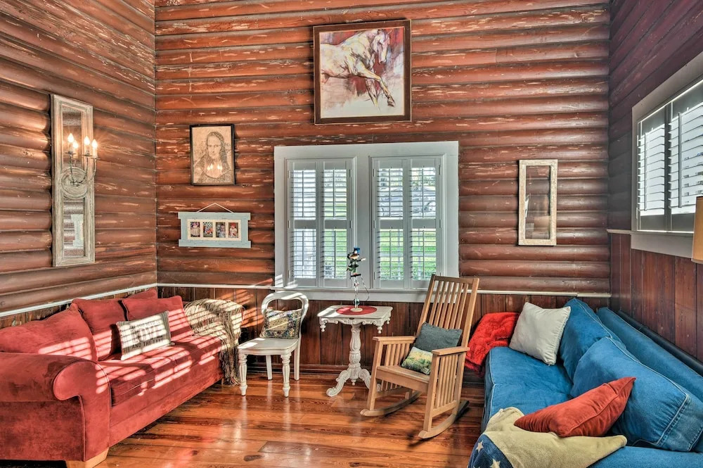 Lakefront Florida Retreat - Pool Table & Boat Dock