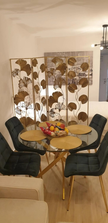 Golden Studio - private parking