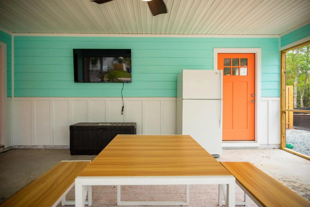 Poolside Paradise by Oak Island Accommodations