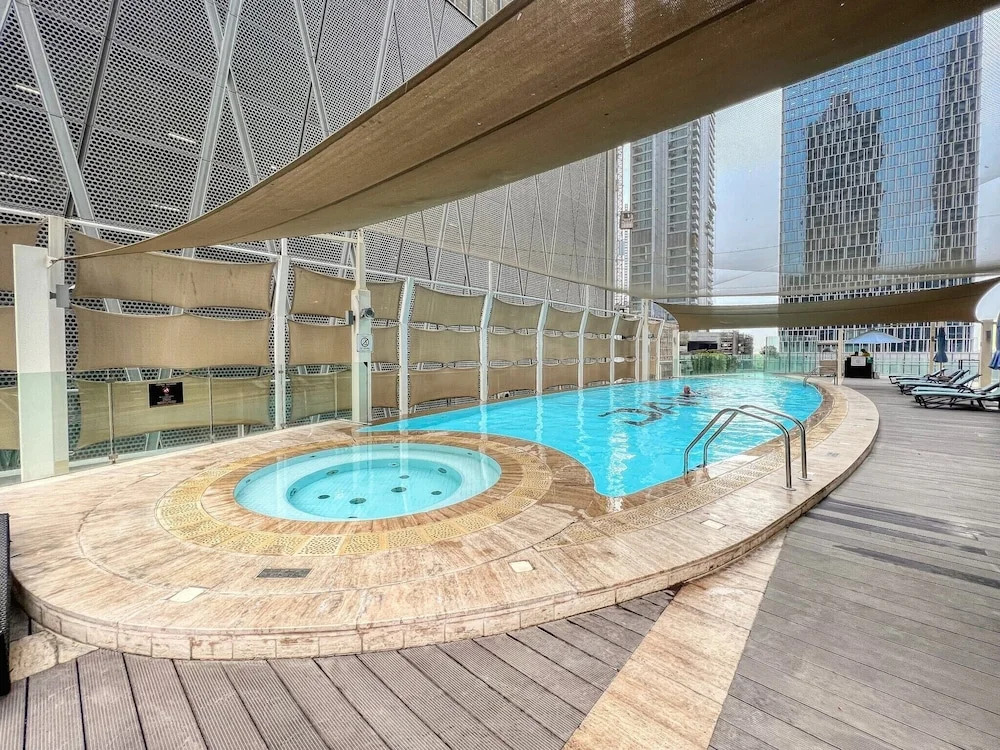 Amazing 1 BR Apartment Damac Mall Street