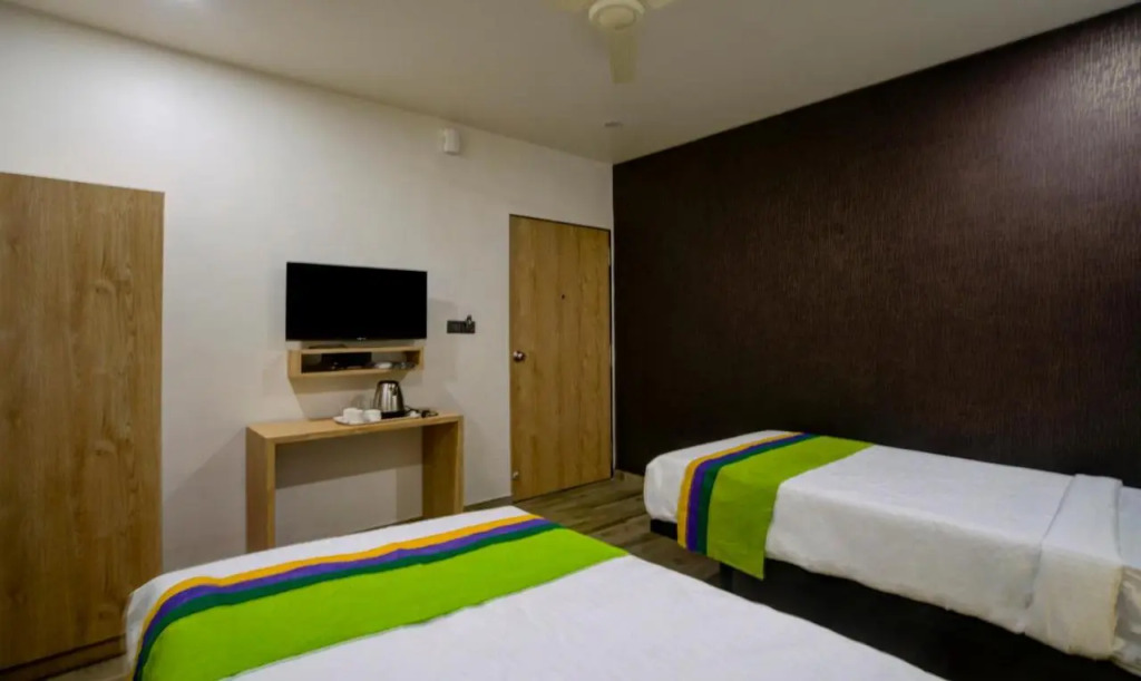 Treebo Grand Lotus - 3 km from Textile Market