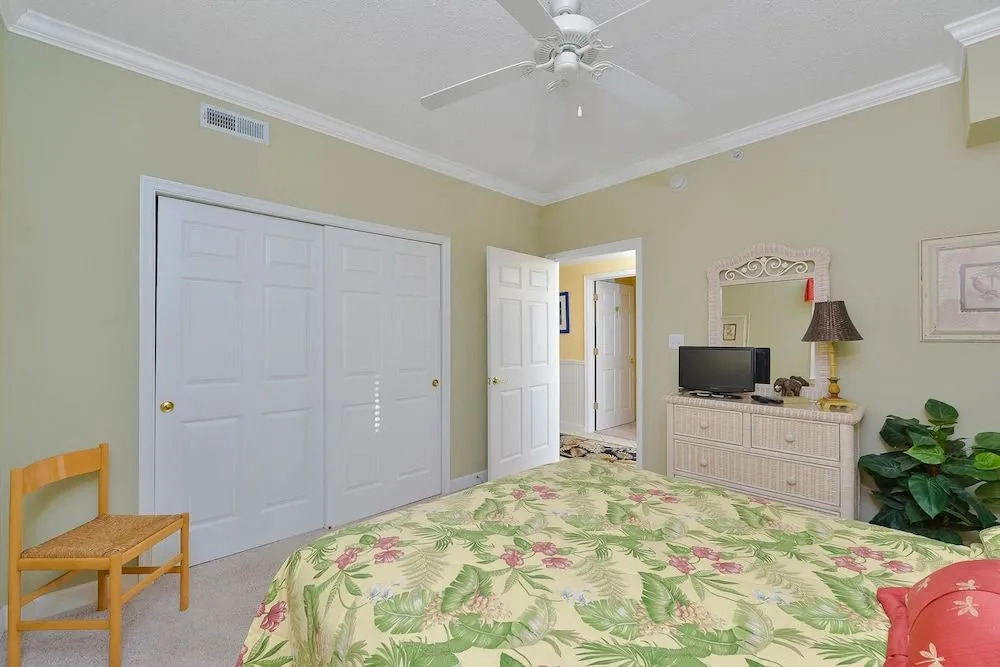 Astoria 402 by RedAwning