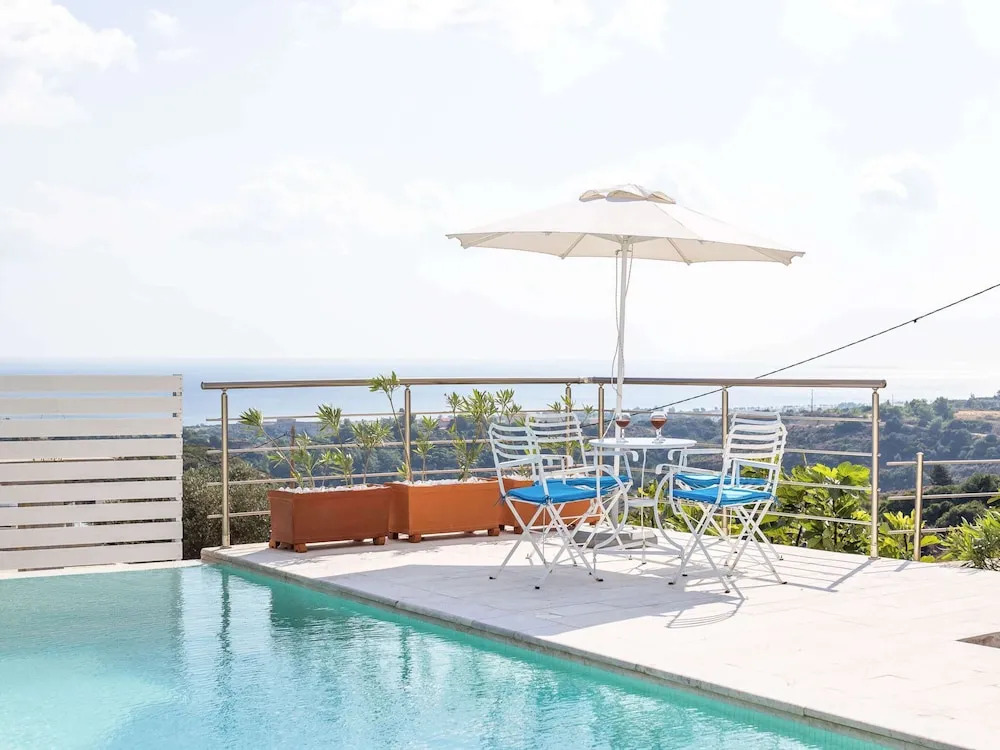 Villa in Rhodes with Infinity Pool & BBQ