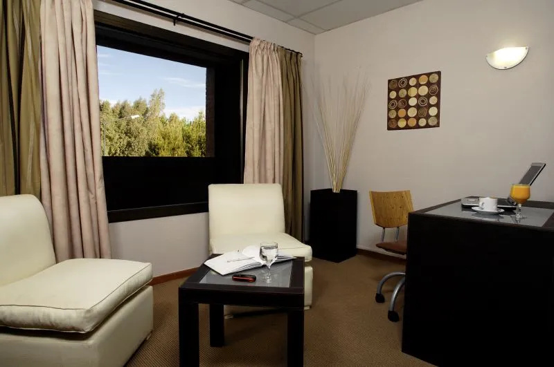 Hotel Land Express Rincón de los Sauces